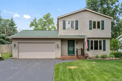 1219 Holliday Dr, Orion, MI 48362