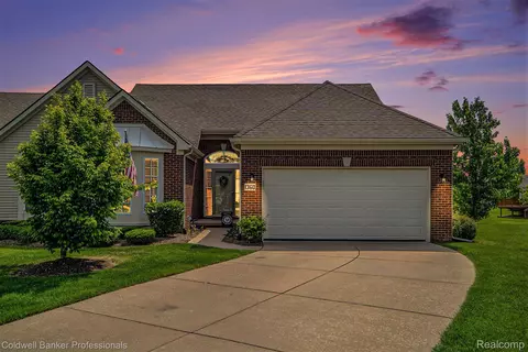 1360 Gloucester Crt Ct, Commerce, MI 48390