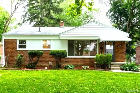 24110 Westhampton St, Oak Park, MI 48237