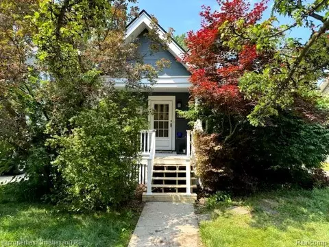 530 W Saratoga St, Ferndale, MI 48220