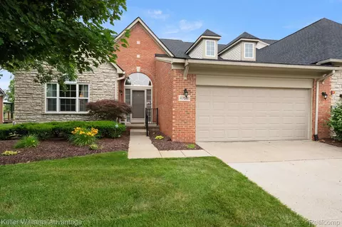 47681 Vistas Circle Dr S, Canton, MI 48188