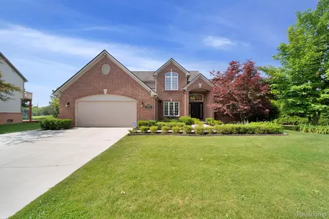 2923 Augusta Dr, Commerce, MI 48382