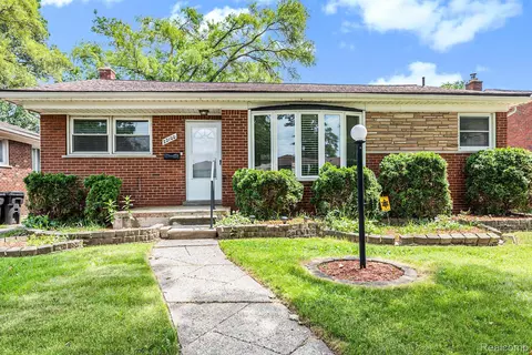 22100 Avon Rd, Oak Park, MI 48237