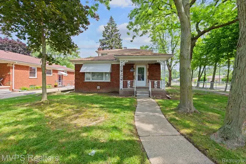 18571 Lister Ave, Eastpointe, MI 48021