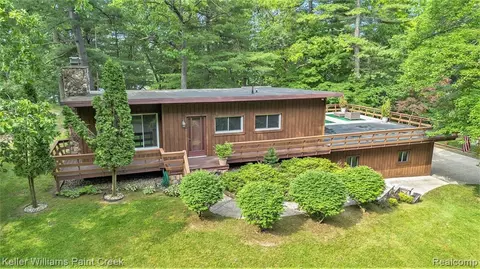 120 Yule Rd, Leonard, MI 48367