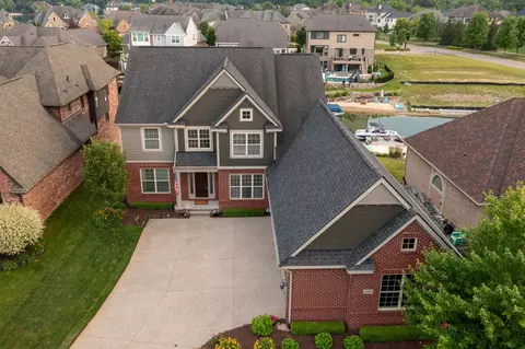 10452 Morning Light Crt Ct, Green Oak, MI 48178