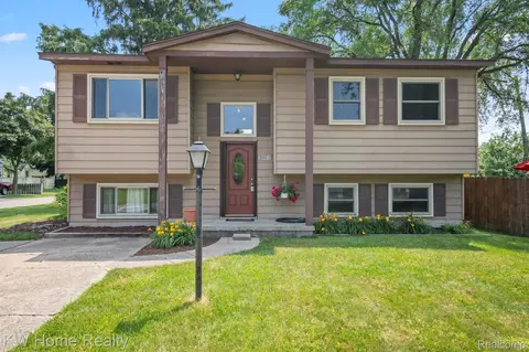 3362 Sashabaw Rd, Waterford, MI 48329
