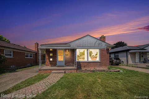 8728 Hipp St, Taylor, MI 48180