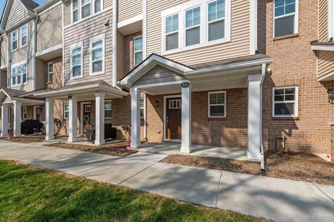 604 Anne Ave, Brighton, MI 48116