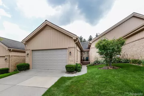 35037 Red Pine Dr 116 157 Dr #116, Farmington Hills, MI 48335