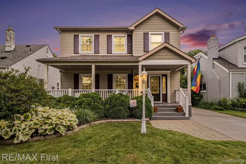 22333 Downing St, Saint Clair Shores, MI 48080