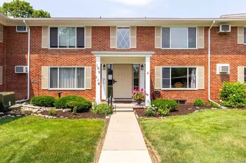 24111 Meridian Rd # 109, Grosse Ile, MI 48138