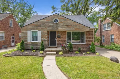 1518 Red Run Dr, Royal Oak, MI 48073