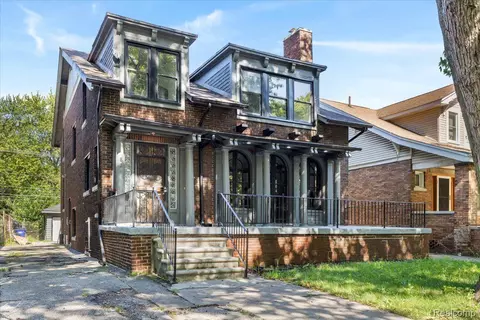 824 Lakewood St, Detroit, MI 48215