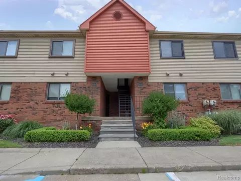 38780 Lanse Creuse St, Harrison Township, MI 48045