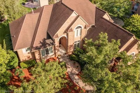 22532 Kensington, Novi, MI 48374