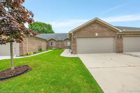 16046 Blue Spruce Ln, Clinton Township, MI 48035