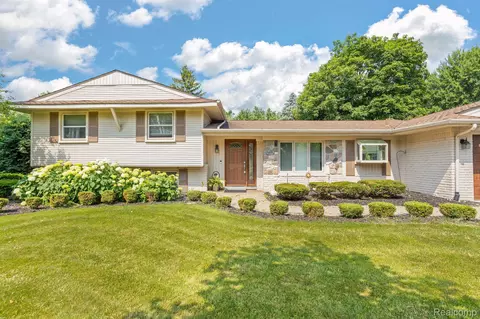 6648 Timber Ridge Dr, Bloomfield Hills, MI 48301
