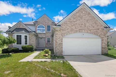 7826 Dover Dr, Ypsilanti, MI 48197