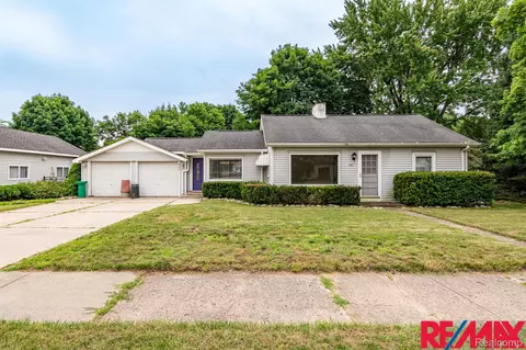 4351 Seeden St, Waterford, MI 48329