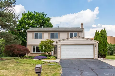 40700 Village Wood Rd, Novi, MI 48375