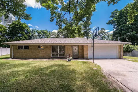 3330 Coseyburn Rd, Waterford, MI 48329