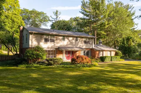 1024 Rock Spring Rd, Bloomfield Hills, MI 48304