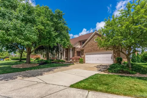 45258 Danbury Rd, Canton, MI 48188