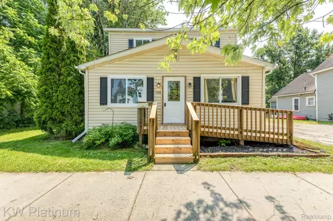 140 N Howard Ave, Croswell, MI 48422