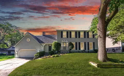 1285 Delmonte St, Wolverine Lake, MI 48390