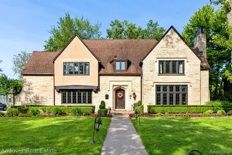 766 Balfour St, Grosse Pointe Park, MI 48230
