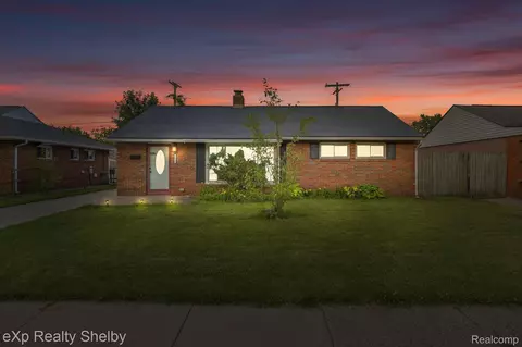 26232 Compson St, Roseville, MI 48066
