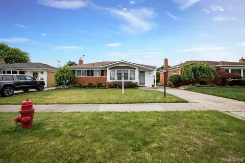24917 Hayes St, Taylor, MI 48180