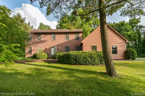 5420 Kierstan Dr, Brighton, MI 48114