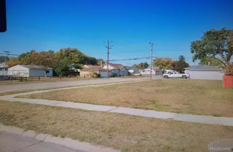 17403 Roseville Blvd, Roseville, MI 48066