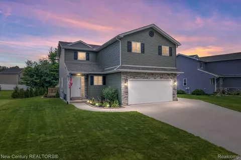 189 Fountain Park Dr, Waterford, MI 48327