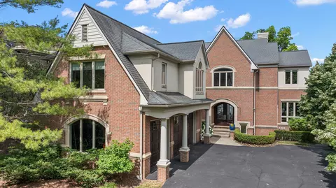3625 Wards Point Dr, Orchard Lake Village, MI 48324