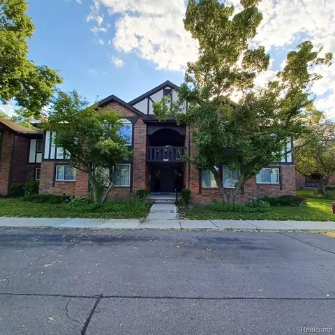 29161 Wellington Rd E #42, Southfield, MI 48034