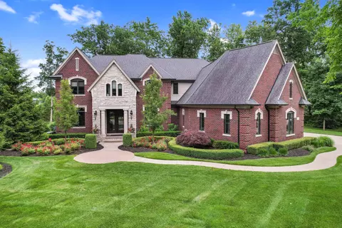 5767 Sovereign Dr, Oakland, MI 48306