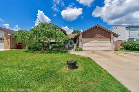 45727 Scott St, Macomb, MI 48044