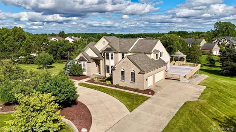 51249 Plymouth Valley Dr, Plymouth, MI 48170