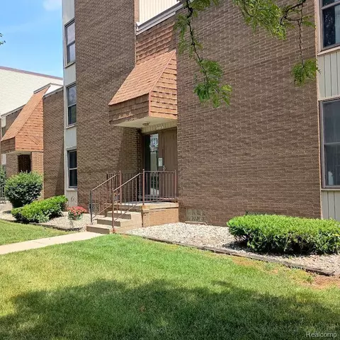 21 Dickinson St #J, Mount Clemens, MI 48043