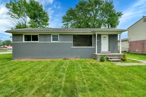 22710 Grove St, Saint Clair Shores, MI 48080