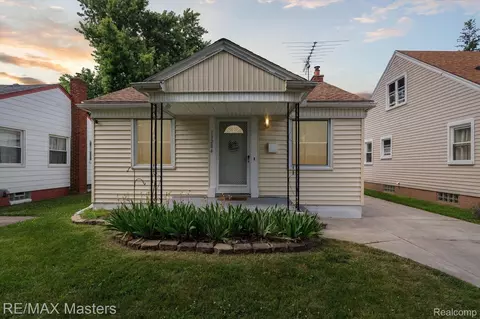 13284 Venness St, Southgate, MI 48195