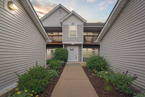 1565 Weatherstone Dr, Pittsfield, MI 48108