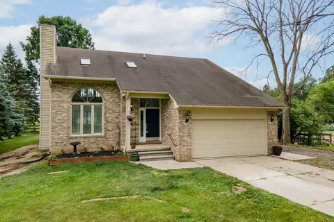 21614 Chester Rd, Ray, MI 48096