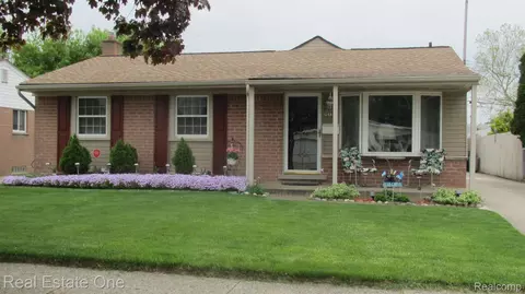 669 S Hawthorne St, Westland, MI 48186
