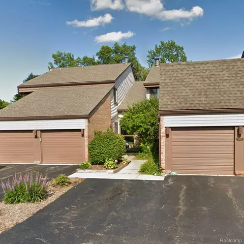 11 Laurel Club Cir #4, West Bloomfield, MI 48323
