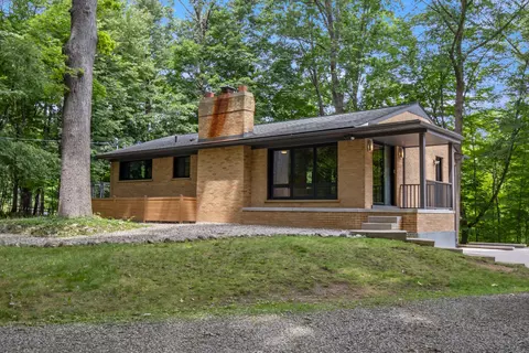27524 Terrence St, Livonia, MI 48154