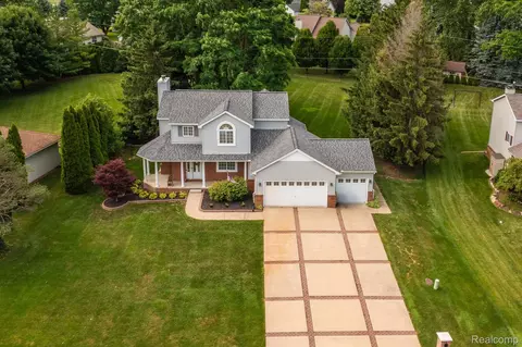 11152 Fieldcrest Mdws, White Lake, MI 48386